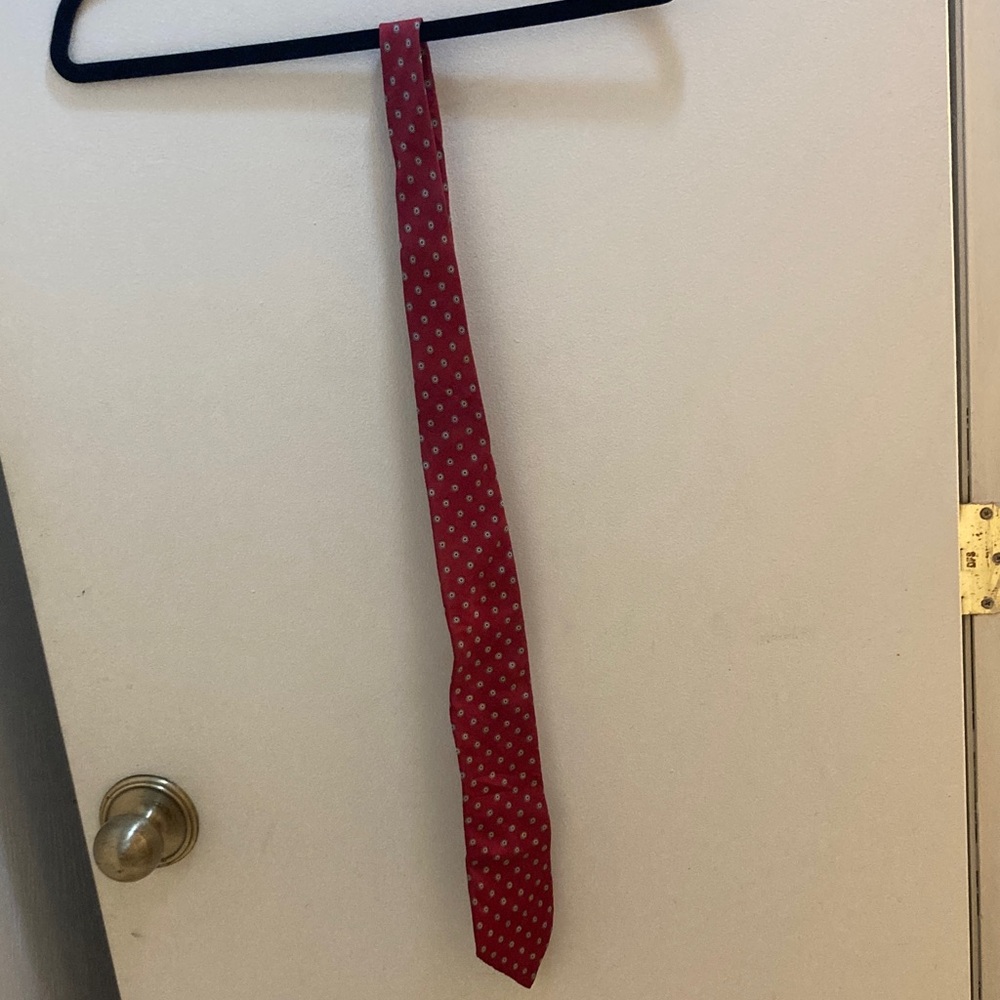 Source Unknown Red and White Patterned Tie